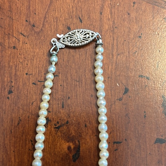 16” Vintage Graduated Pearl Choker Neclace - Picture 4 of 8